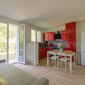  Appartement Joli A Avec Parking Et Jardin